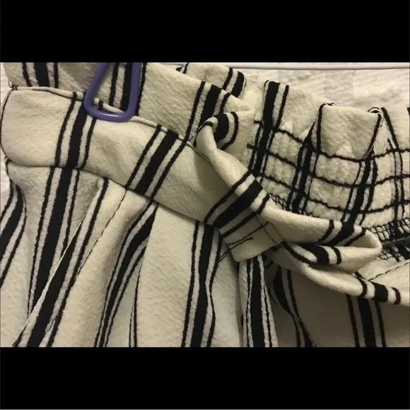 Hot Kiss Comfy Ruffled White Striped Shorts - Picture 4 of 8